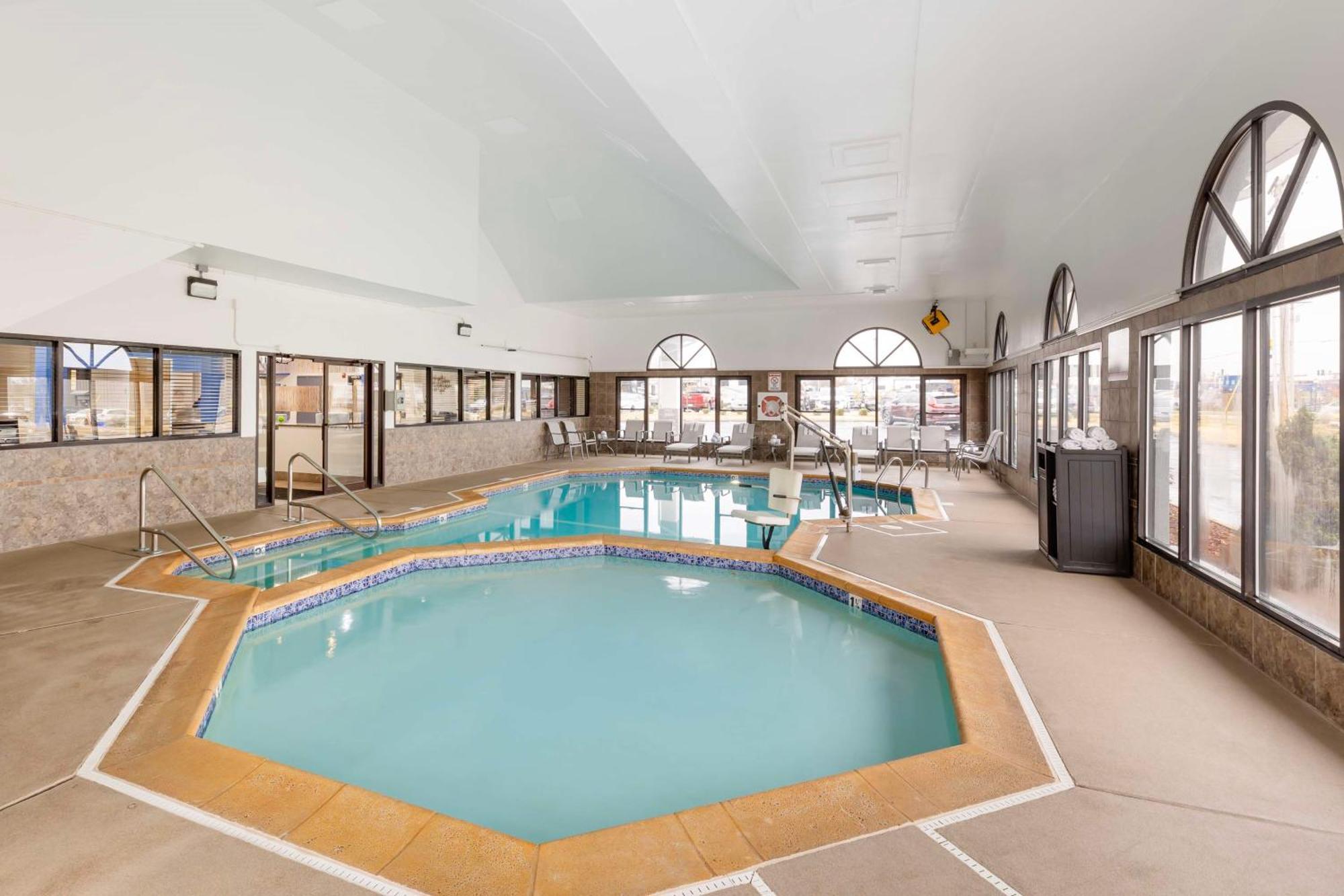 Best Western St. Louis Inn Arnold Buitenkant foto