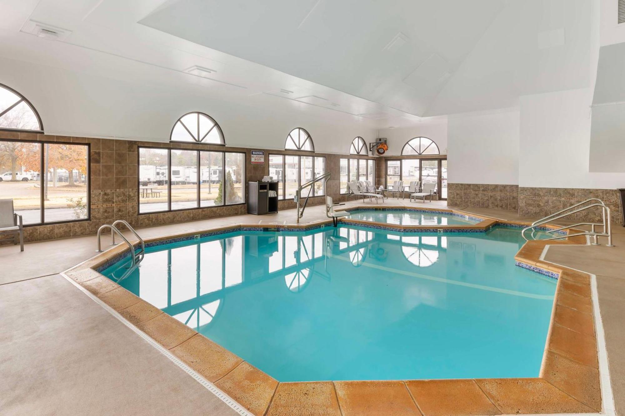 Best Western St. Louis Inn Arnold Buitenkant foto